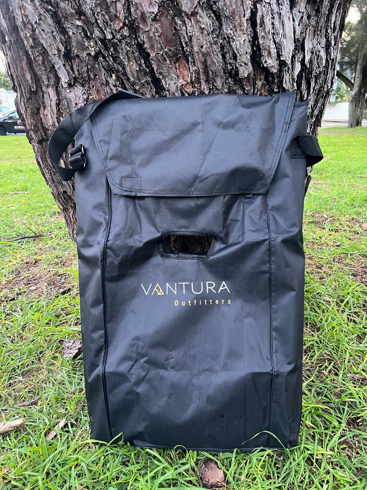 Vantura Telescopic Ladder Carry Bag outdoors